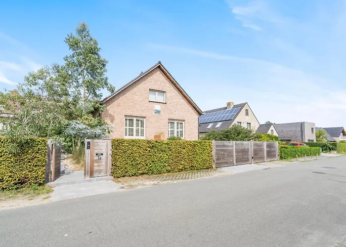 Familievilla Bij Strand Met Prive Tuin & Parking